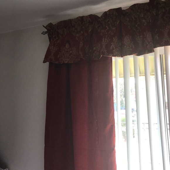 Curtains - Picture 6 of 8